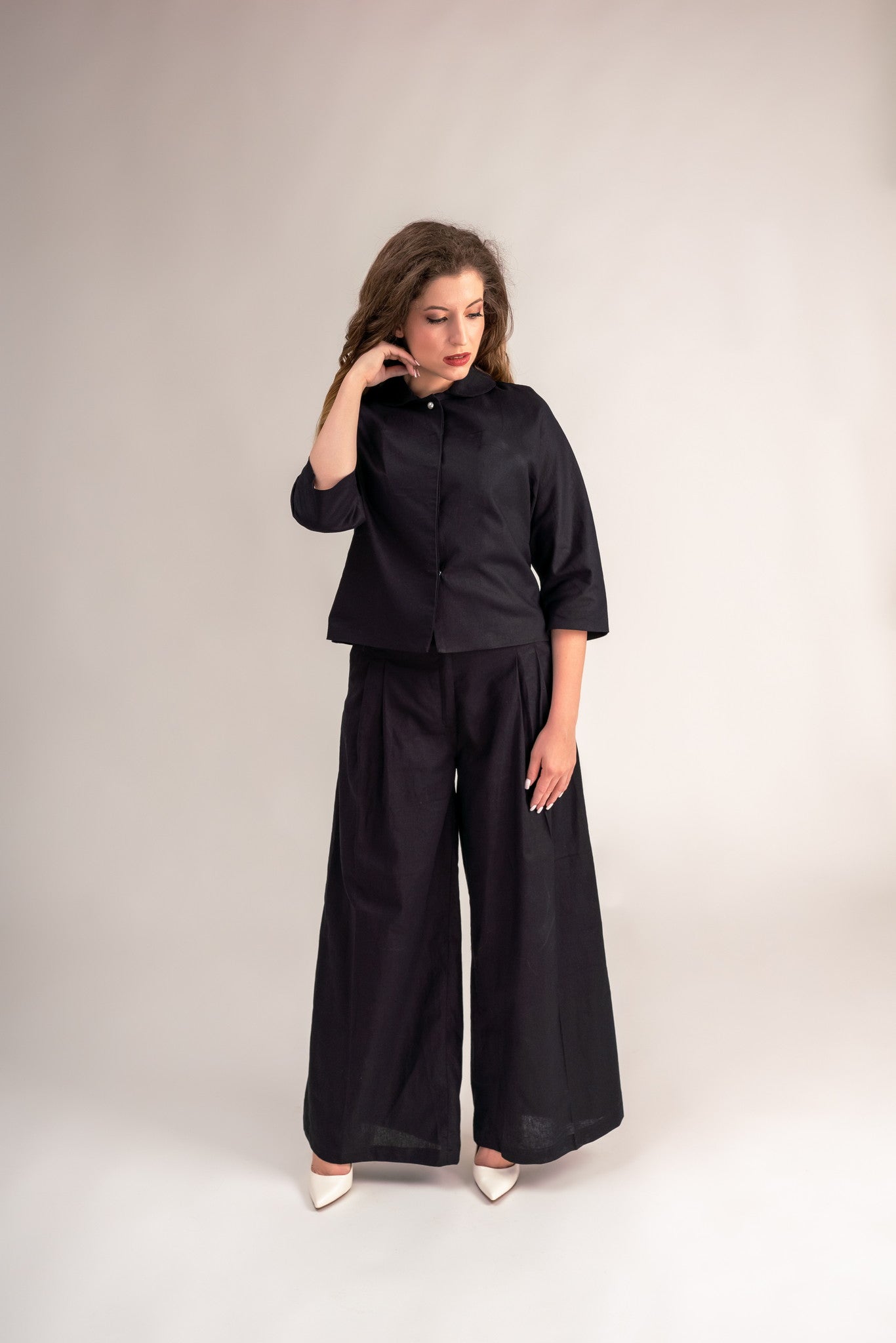 “ Perla “ Linen Short Jacket In Black