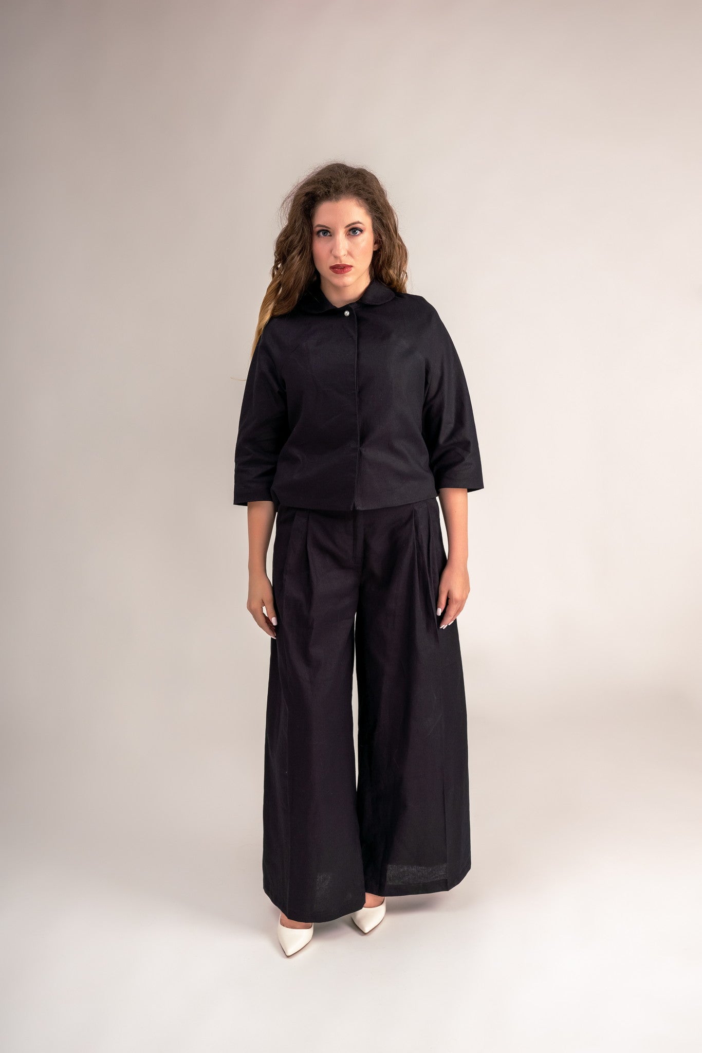 “ Perla “ Linen Short Jacket In Black