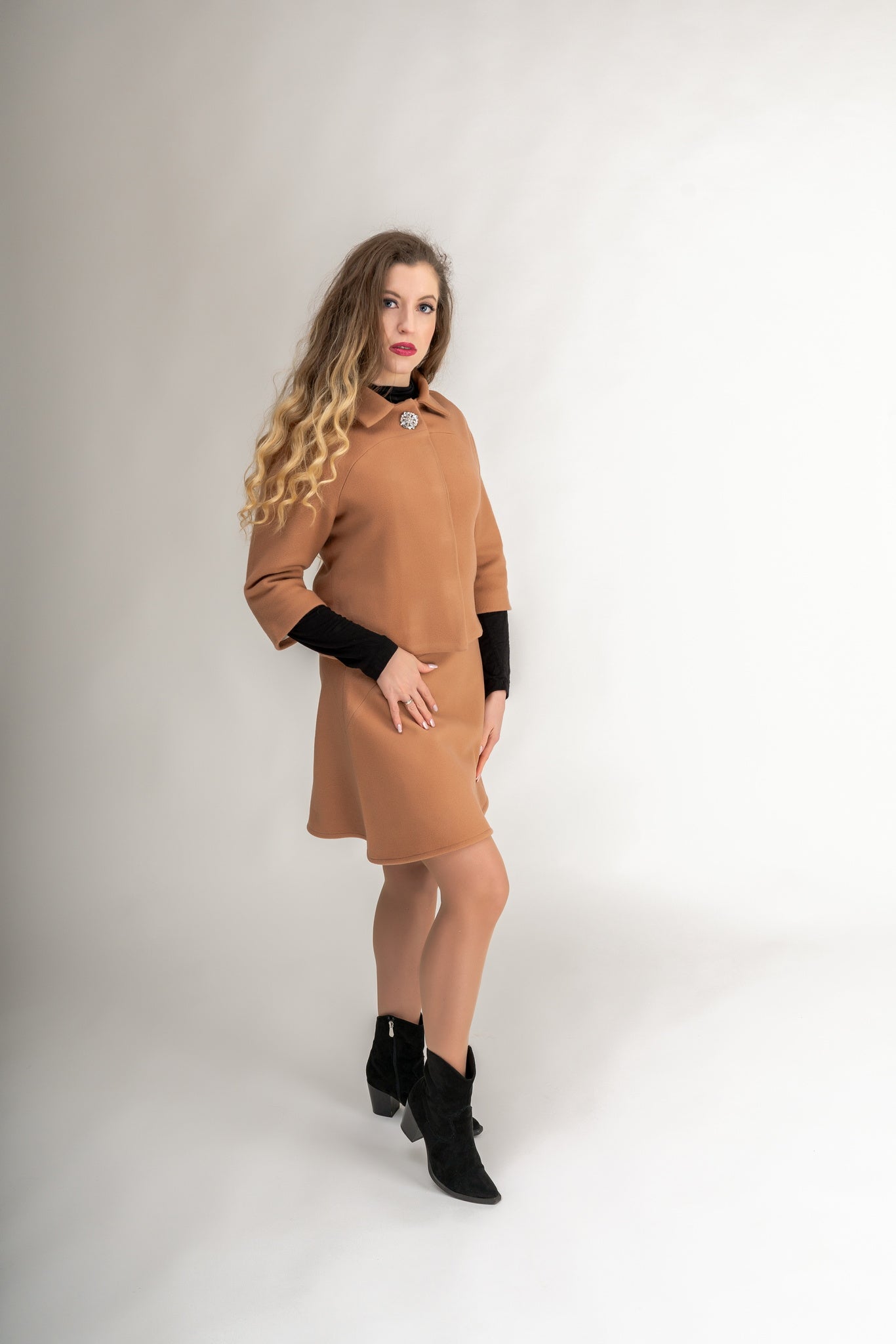 "Tiara" Coat Large Diamond Stud In Peach Brown
